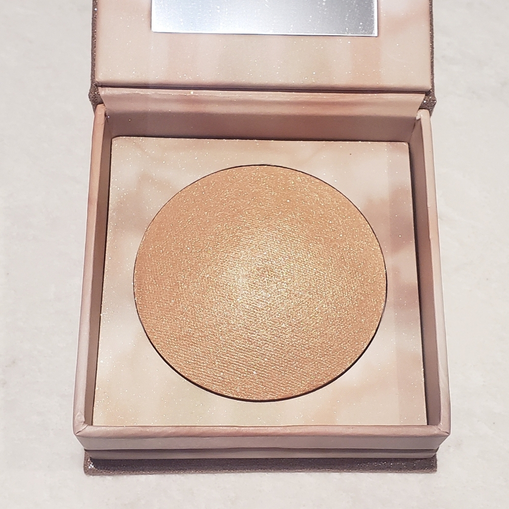 Urban Decay Naked illuminated Shimmering Powder for Face and Body "Aura"